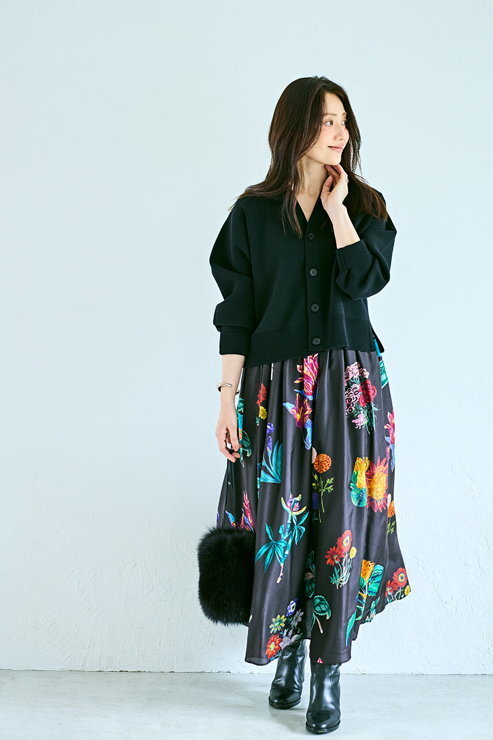 ミモレ別注】山根亜希子さん×uncrave Vネックカーディガン – K2CSTORE