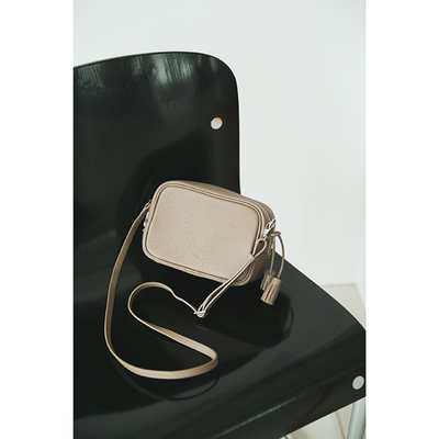 ★【ミモレ別注】VASICコンパクトショルダーバッグAnyway