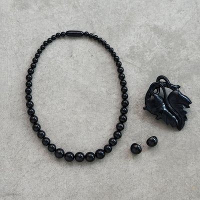 ヴィクトリアンジェット【３点セット】ネックレス・ピアス/イヤリング・ブローチ