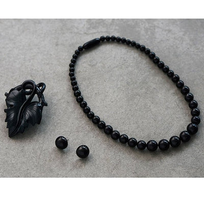 ヴィクトリアンジェット【３点セット】ネックレス・ピアス/イヤリング・ブローチ