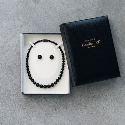 ヴィクトリアンジェット【３点セット】ネックレス・ピアス/イヤリング・ブローチ