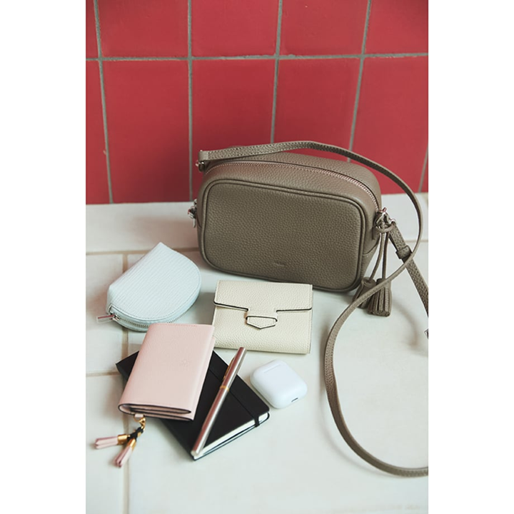 ★【ミモレ別注】VASICコンパクトショルダーバッグAnyway