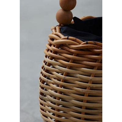 ヒツキのニットカバー付きかごバッグ