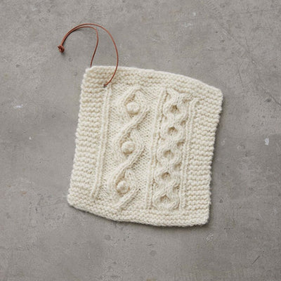 ヒツキのニットカバー付きかごバッグ