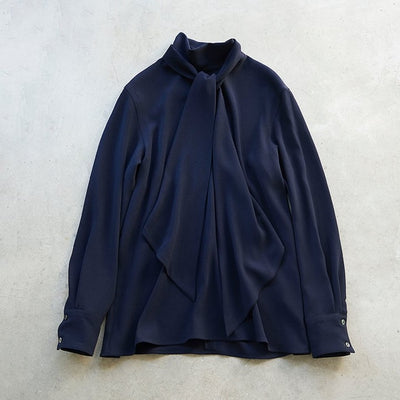 ★追加販売【ミモレ別注】ウィム ガゼット バックサテンボウタイブラウス