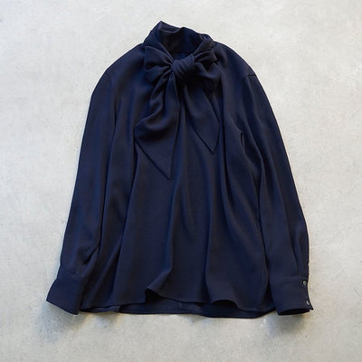 ★追加販売【ミモレ別注】ウィム ガゼット バックサテンボウタイブラウス