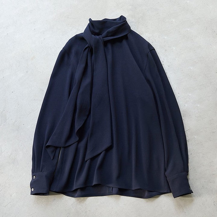 ★追加販売【ミモレ別注】ウィム ガゼット バックサテンボウタイブラウス