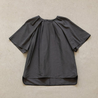★【ミモレ別注】アンタイトル タックフレアブラウス