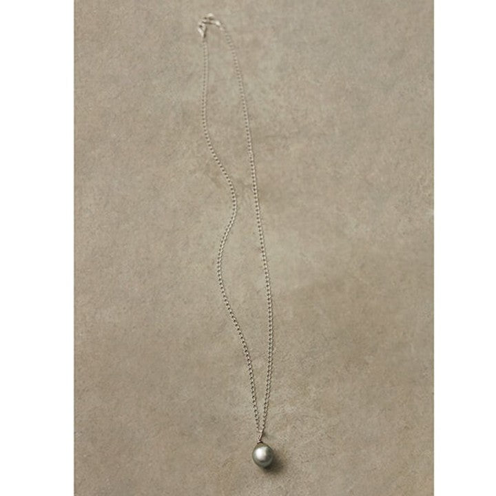 ミモレ別注・ボン マジック黒蝶バロックパール一粒ネックレス