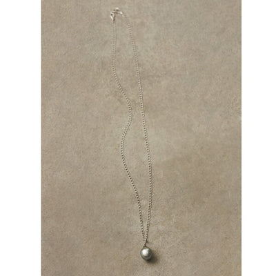 ミモレ別注・ボン マジック黒蝶バロックパール一粒ネックレス