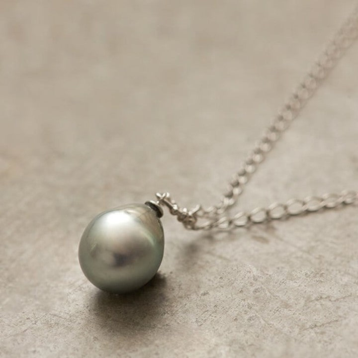 ミモレ別注・ボン マジック黒蝶バロックパール一粒ネックレス