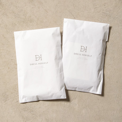 ★DRESS HERSELF シルクピローカバー ２枚セット＜ホワイト＆シャンパンゴールド＞（アロマミスト付）