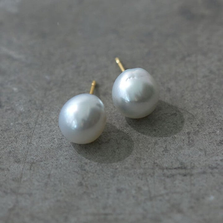 ボン マジック　白蝶バロックパールピアス９mm