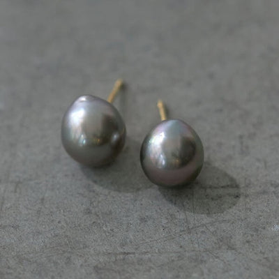 ボン マジック　黒蝶バロックパールピアス９mm