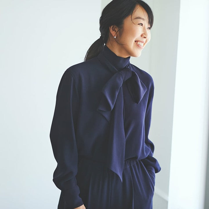 ★追加販売【ミモレ別注】ウィム ガゼット バックサテンボウタイブラウス