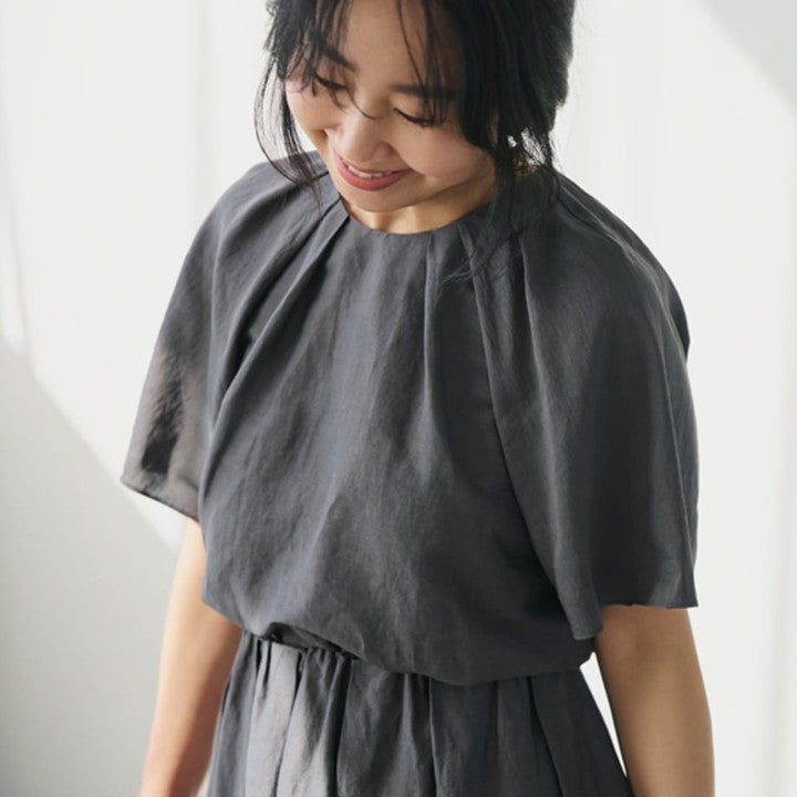 ★【ミモレ別注】アンタイトル タックフレアブラウス