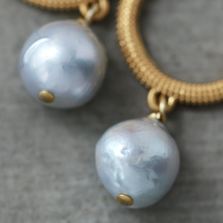 10周年別注】ボン マジック白蝶バロックパールフープピアス – K2CSTORE