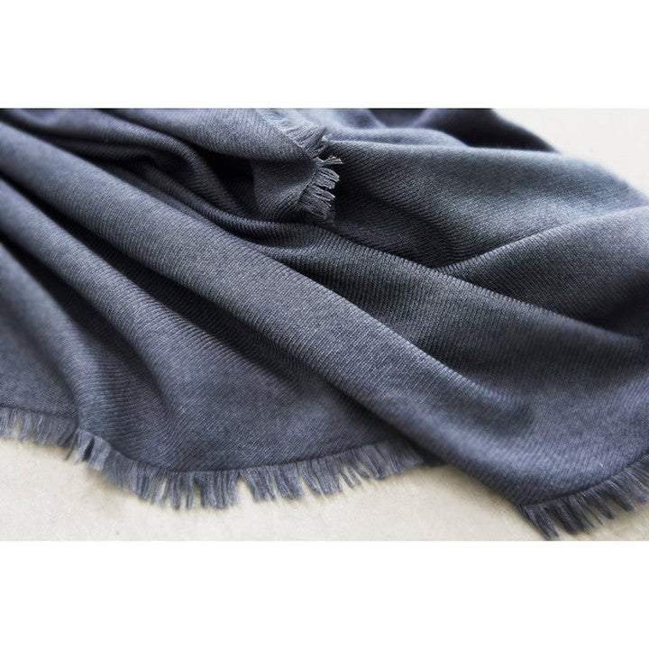 ★〈追加受注9/8まで〉【ミモレ別注】アソースメレのカシミヤシルク混ストール〈チャコールグレー〉