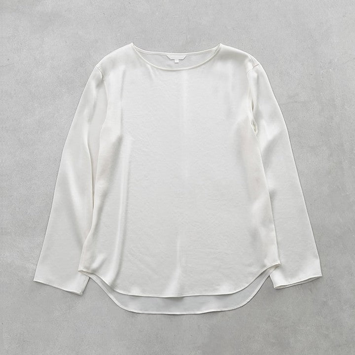 ★【ミモレ別注色】ドローイング ナンバーズのサテンボートブラウス