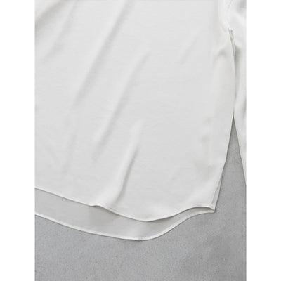 ★【ミモレ別注色】ドローイング ナンバーズのサテンボートブラウス