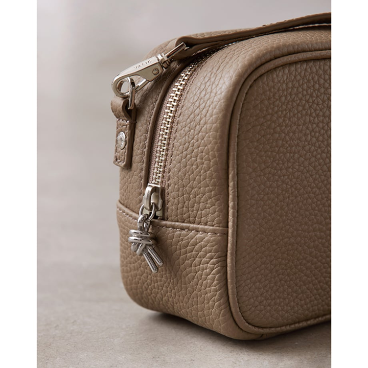 ★【ミモレ別注】VASICコンパクトショルダーバッグAnyway