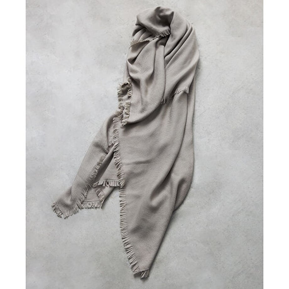 ★＜追加受注 9/5(月) 1500～＞アソースメレ×ミモレ　カシミアシルク混の別注グレージュストール【期間限定】