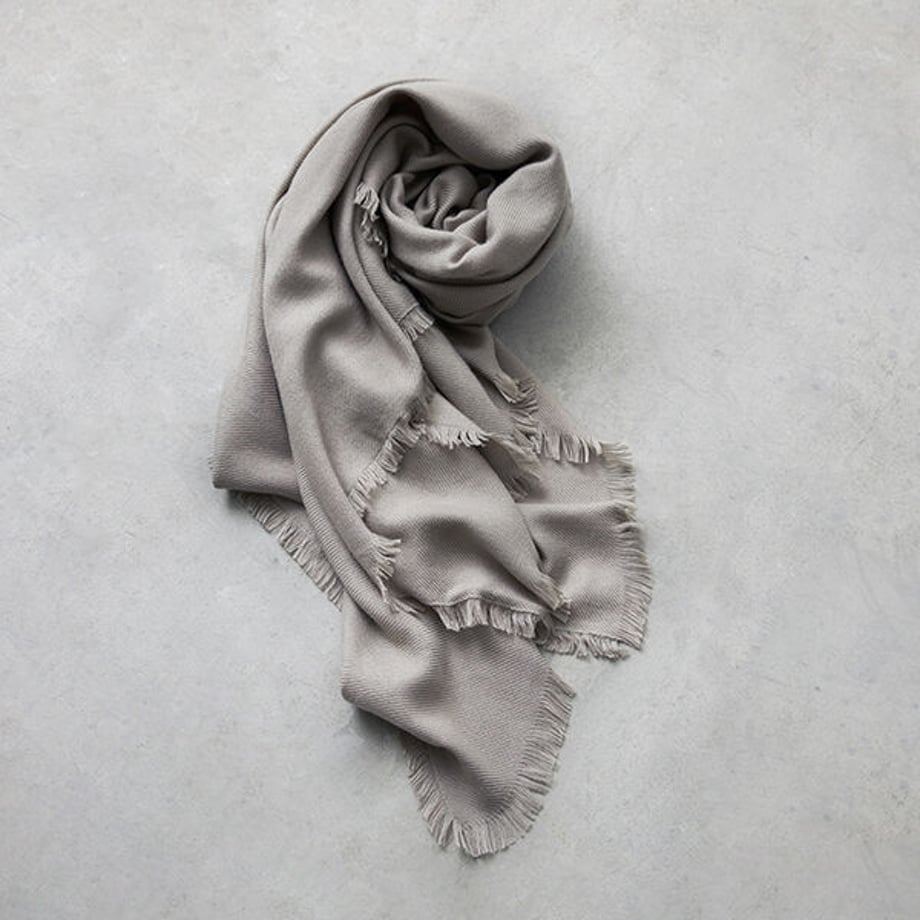 ★＜追加受注 9/5(月) 1500～＞アソースメレ×ミモレ　カシミアシルク混の別注グレージュストール【期間限定】