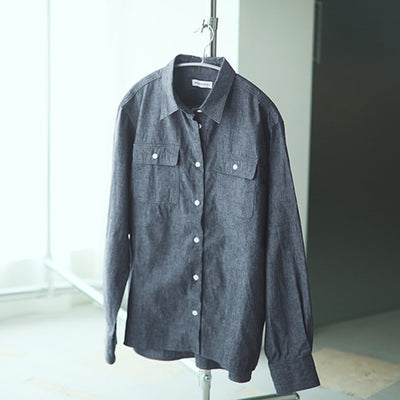 ★【ミモレ別注】マイ ウィークネスのシャンブレーシャツ【数量限定】