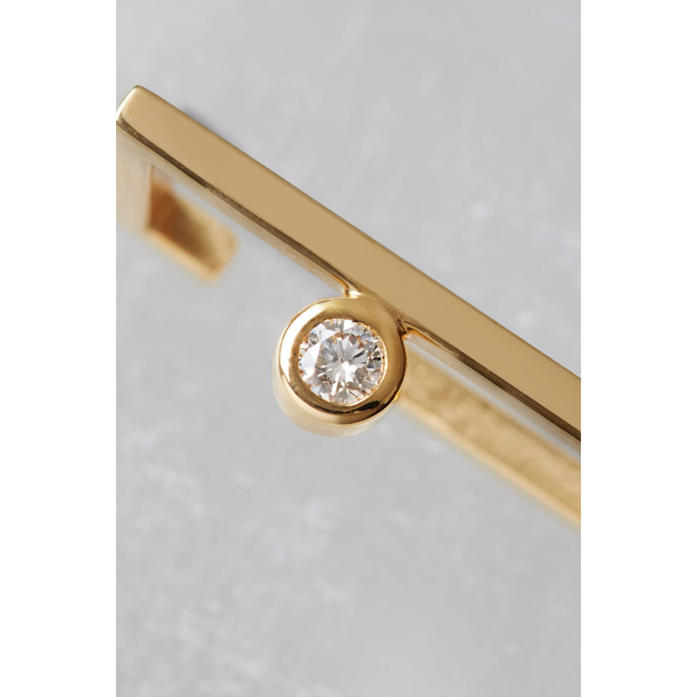 【ミモレ別注】アルティーダ ウード一粒ダイヤモンドイヤーカフ