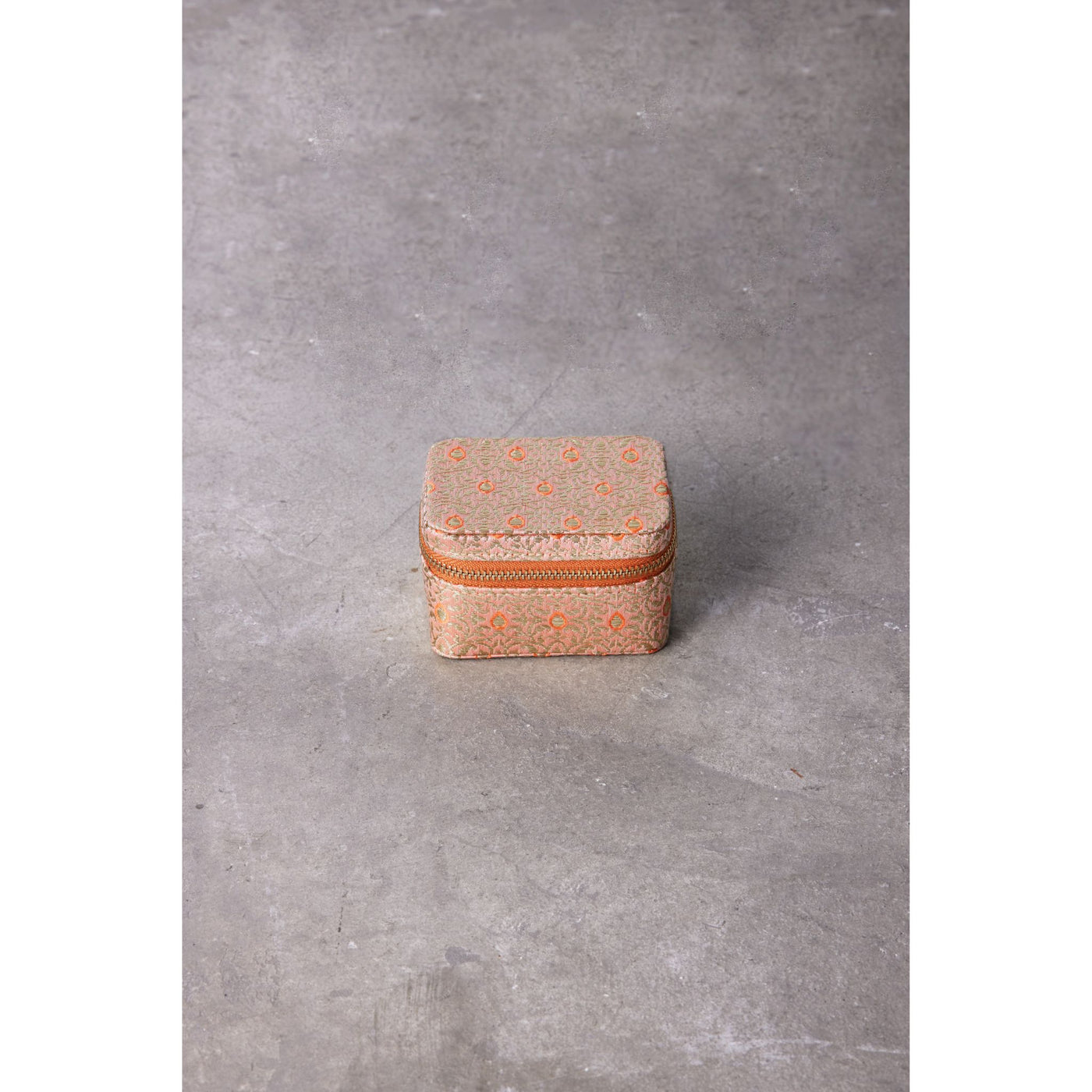 【ミモレ別注】アルティーダ ウード一粒ダイヤモンドイヤーカフ