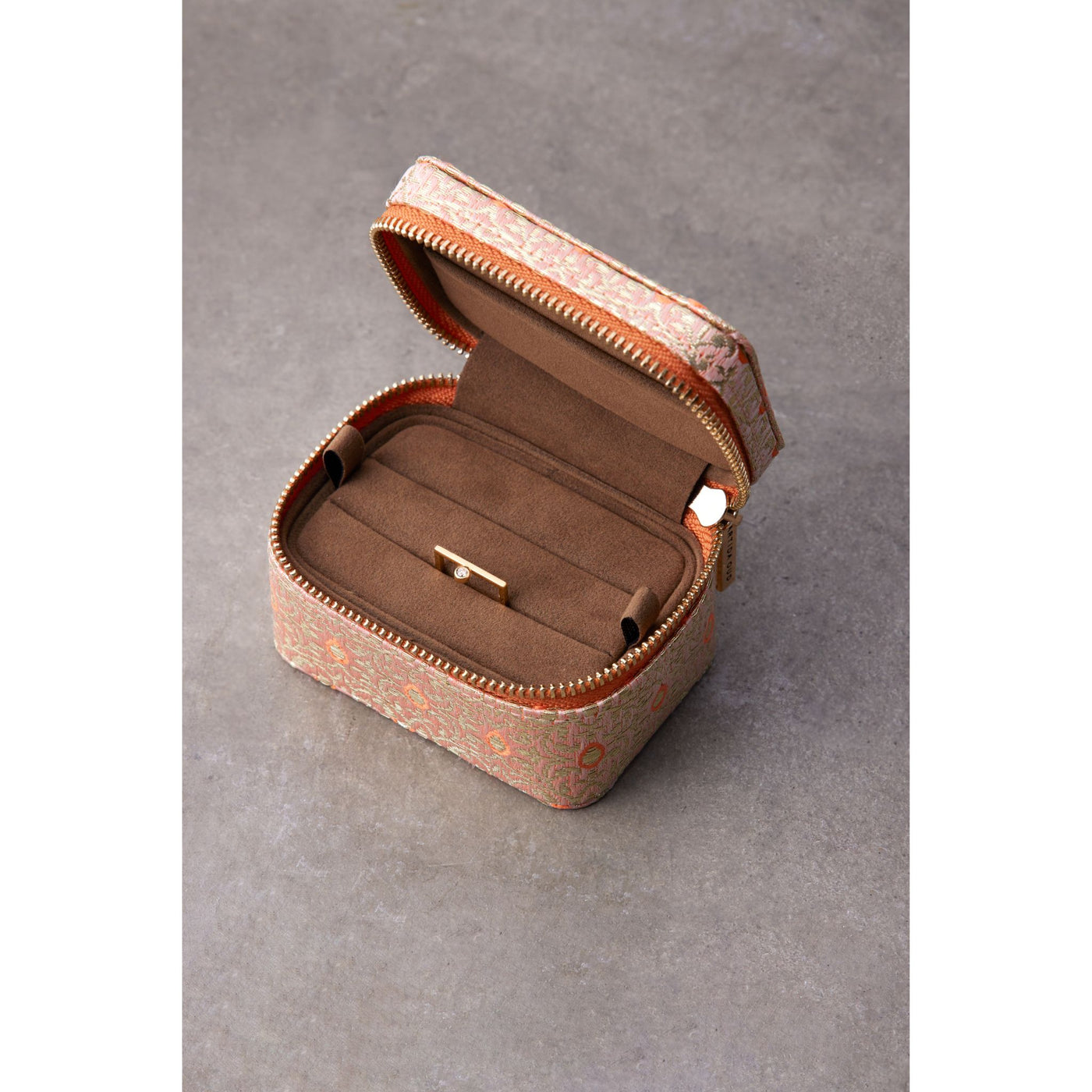 【ミモレ別注】アルティーダ ウード一粒ダイヤモンドイヤーカフ